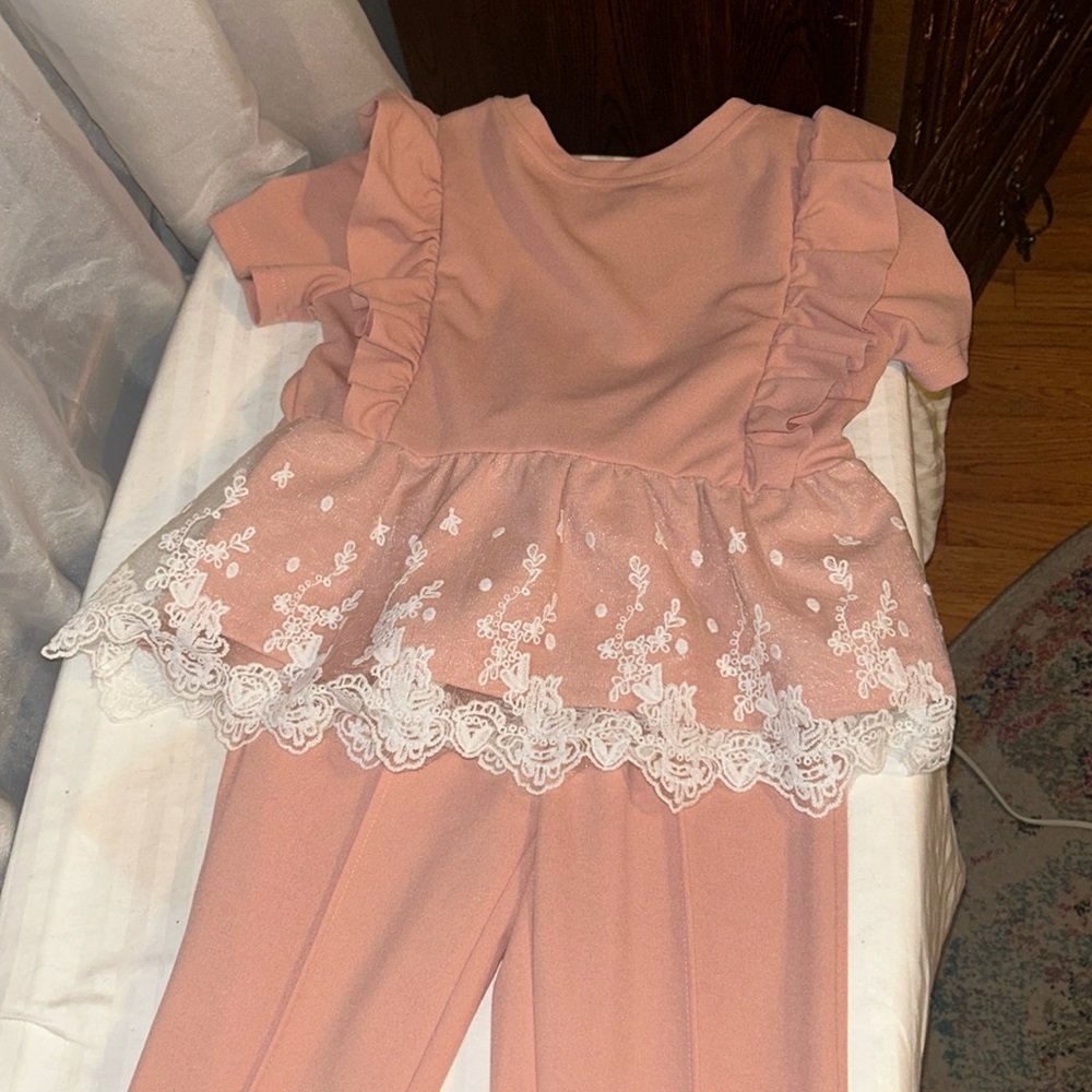Pink Two Piece girls outfit, short sleeve top and pants, size 7.